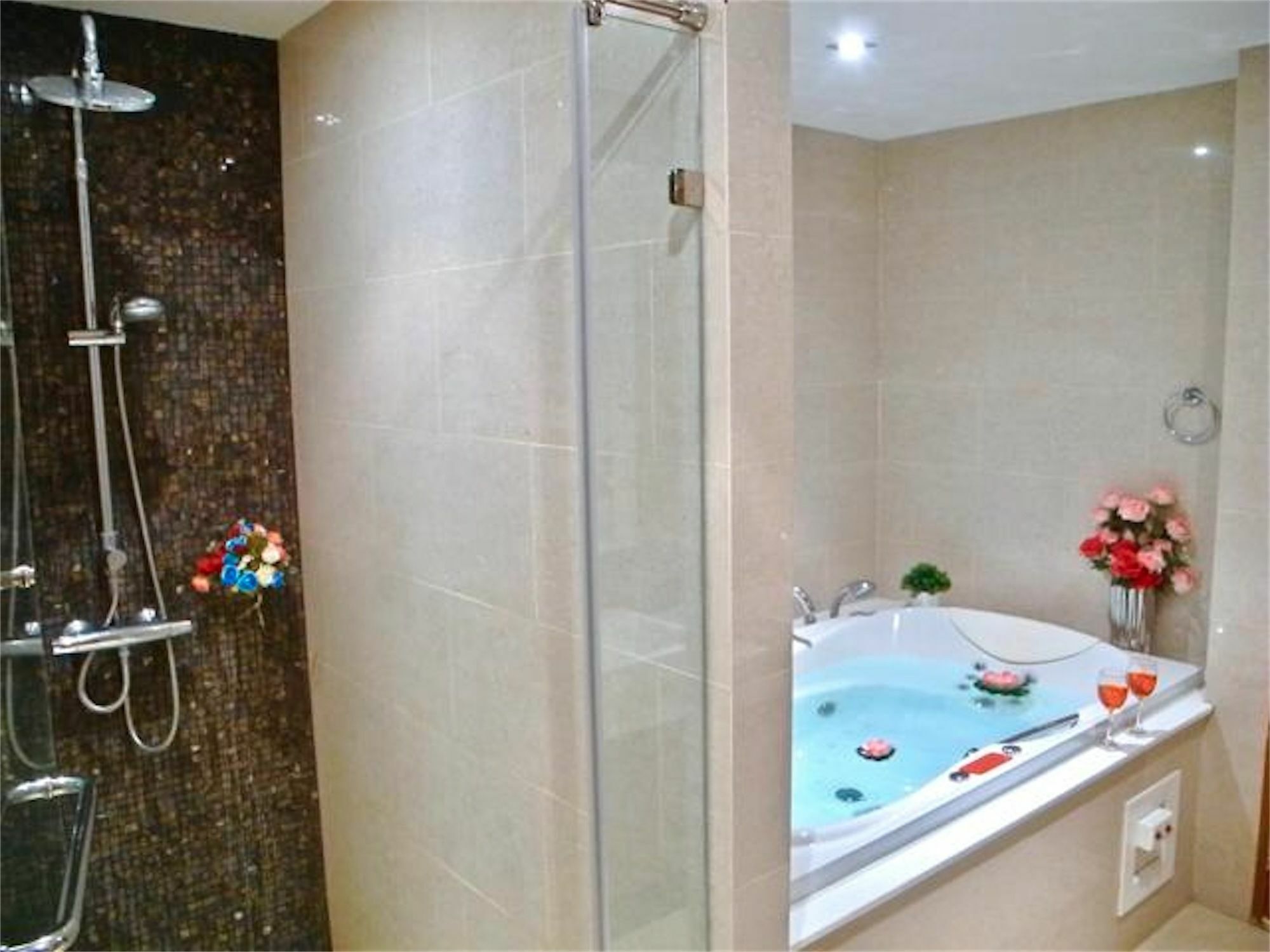 The Privilege Residence : 1 Bedroom Apartment In Patong Eksteriør billede