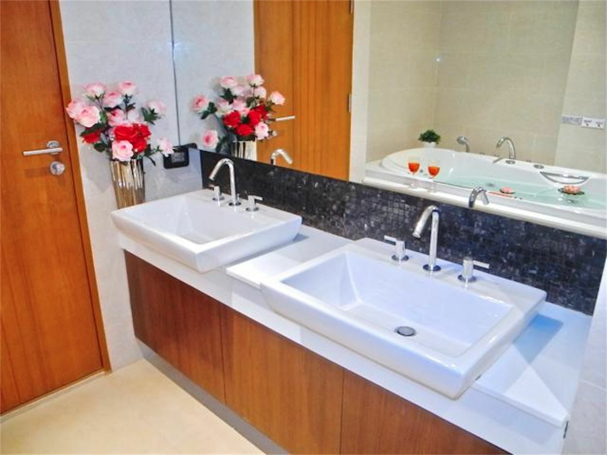 The Privilege Residence : 1 Bedroom Apartment In Patong Eksteriør billede